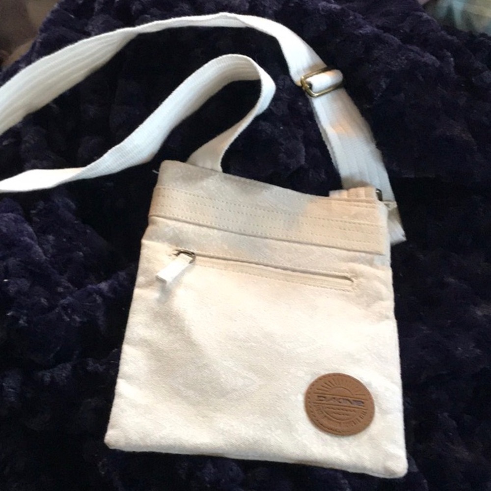 Beautiful Dakine crossbody NWOT